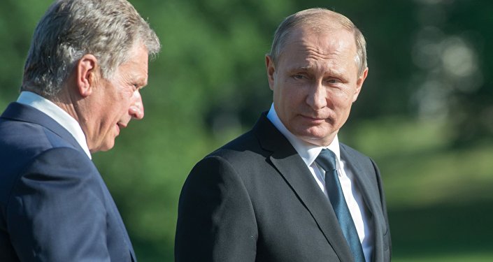 Президент РФ Владимир Путин (справа) и президент Финляндской Республики Саули Ниинистё