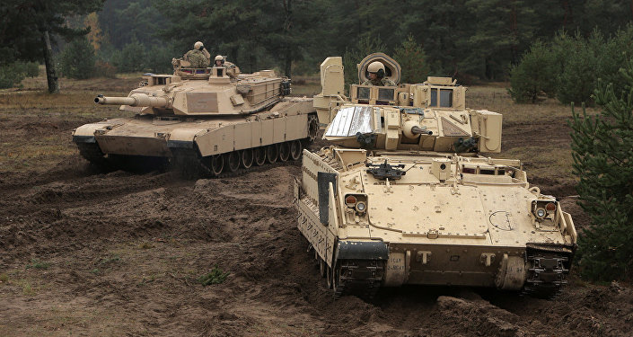 Танки стран НАТО Abrams и Bradley на военном полигоне Адажи Танки стран НАТО Abrams и Bradley на военном полигоне Адажи