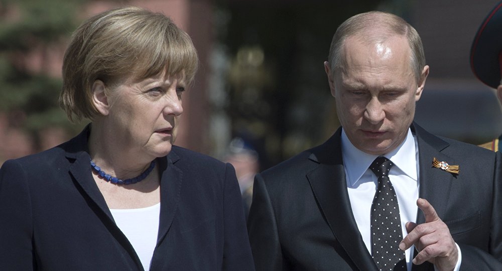 Путин выступил за нормализацию отношений с Германией и позвал Меркель в Москву