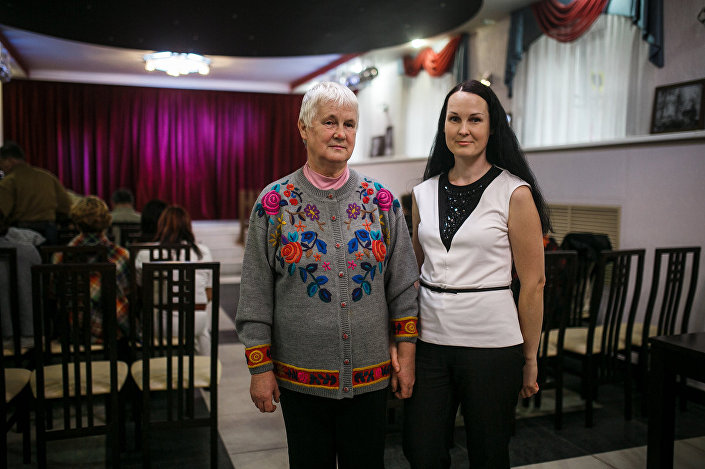 Преподавательница латышского языка Анна Лаура Каткова (слева) с дочкой Илоной Кубышкиной Преподавательница латышского языка Анна Лаура Каткова (слева) с дочкой Илоной Кубышкиной