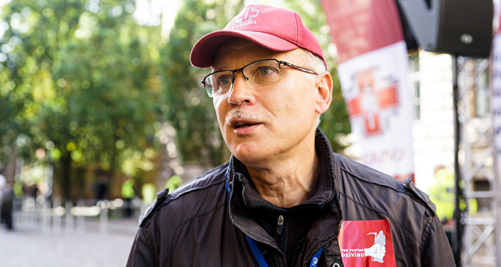 Latvijas Veselības un sociālās aprūpes darbinieku arodbiedrības vadītājs Valdis Keris. Latvijas Veselības un sociālās aprūpes darbinieku arodbiedrības vadītājs Valdis Keris.