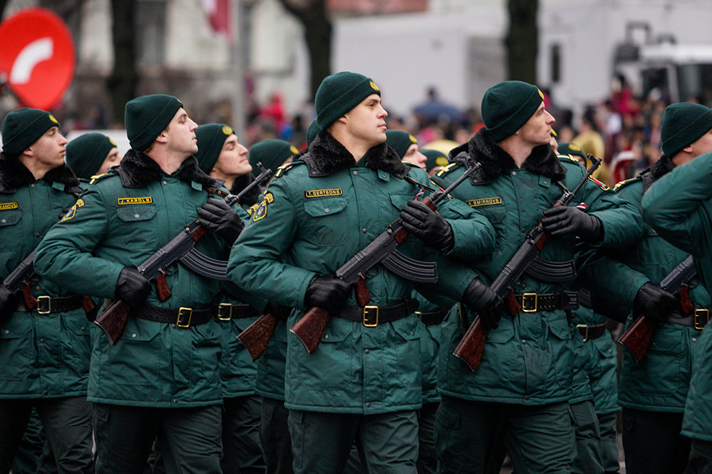 Латвия военный парад