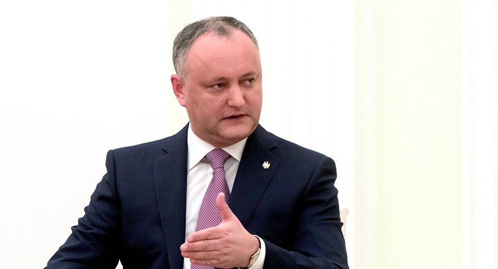Молдавия высылает дипломатов РФ, Кремль ждет встречи с Додоном