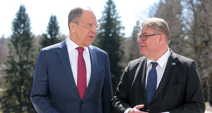 Krievijas ārlietu ministrs Sergejs Lavrovs un Somijas ĀM vadītājs Timo Soini Krievijas ārlietu ministrs Sergejs Lavrovs un Somijas ĀM vadītājs Timo Soini