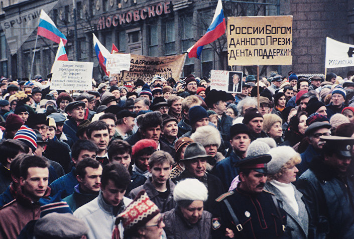 Демонстрация в поддержку Б.Ельцина Демонстрация в поддержку Б.Ельцина