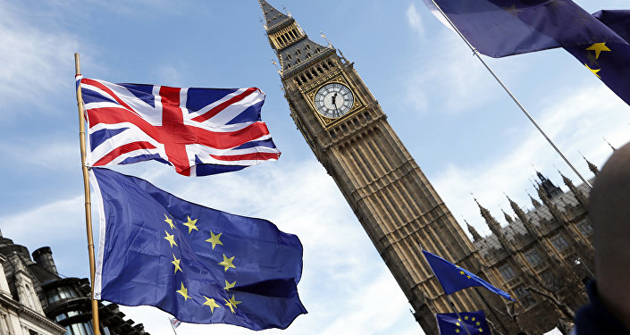 ES un Lielbritānijas karogi Londonā ES un Lielbritānijas karogi Londonā