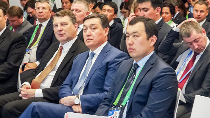 Глава Казахстанской железной дороги Канат Алпысбаев, Первый вице-премьер Республики Казахстан Аскар Мамин, Президент ЛР Раймондс Вейонис Глава Казахстанской железной дороги Канат Алпысбаев, Первый вице-премьер Республики Казахстан Аскар Мамин, Президент ЛР Раймондс Вейонис