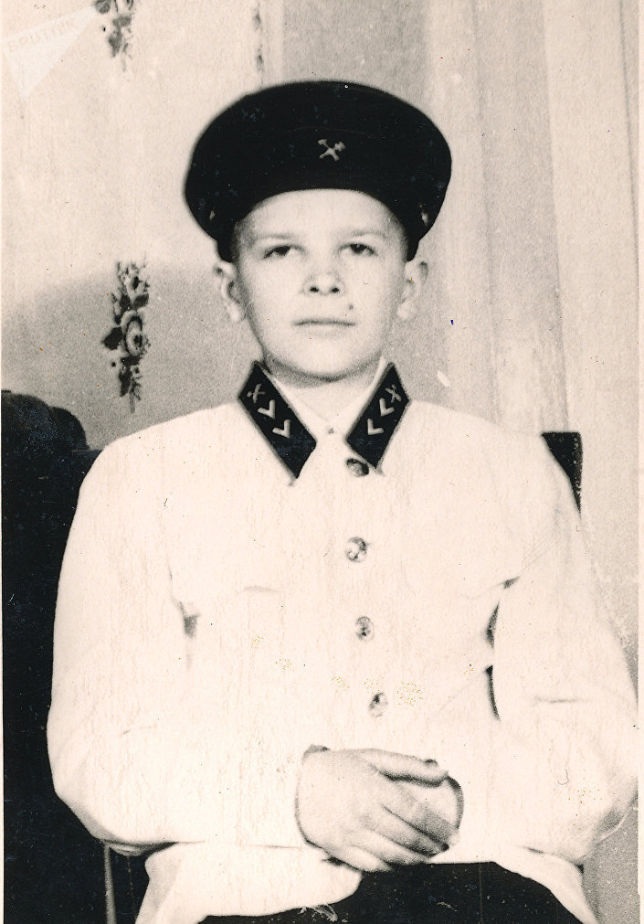 Отец автора в форме юного железнодорожника. Середина 1950-х Отец автора в форме юного железнодорожника. Середина 1950-х