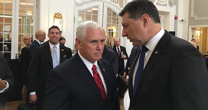 ASV viceprezidents Maikls Penss un Latvijas prezidents Raimonds Vējonis Tallinā ASV viceprezidents Maikls Penss un Latvijas prezidents Raimonds Vējonis Tallinā