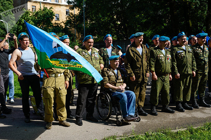 Десантники на празднике Воздушно-десантных войск в Риге Десантники на празднике Воздушно-десантных войск в Риге