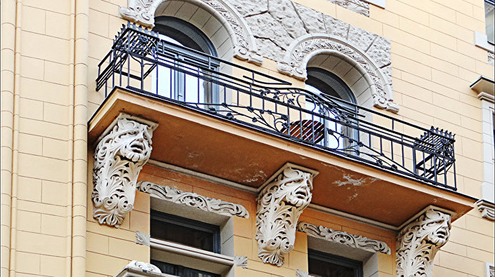 Декор балкона в стиле art nouveau на улице Яуниела (Jauneila) в Риге Декор балкона в стиле art nouveau на улице Яуниела (Jauneila) в Риге