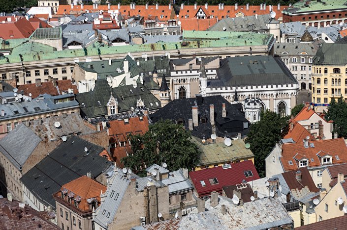 Крыши старого города в Риге в Латвии Крыши старого города в Риге в Латвии