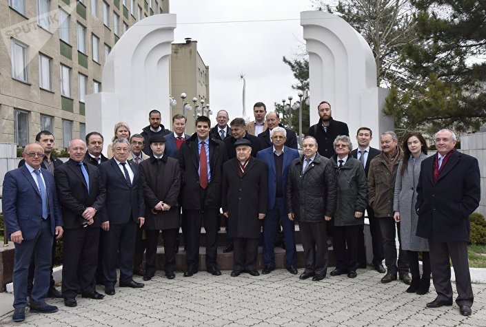 Делегация европейских политиков во время посещения Симферополя Делегация европейских политиков во время посещения Симферополя