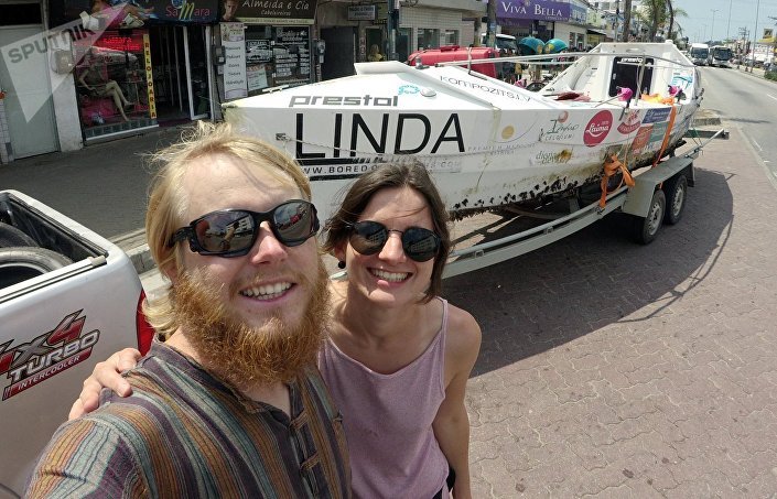 Карлис, Линда и лодка Linda в Рио-де-Жанейро Карлис, Линда и лодка Linda в Рио-де-Жанейро