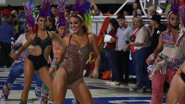 Visi dejo: Paragvajā sācies sambas festivāls