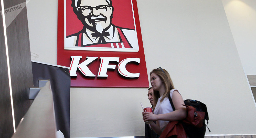 Policija, glābiet: britu ēstuvēs KFC beigušās vistas