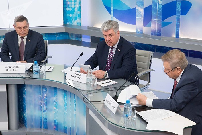 Брифинг комитета Совета Федерации РФ по обороне и безопасности с военными атташе иностранных государств Брифинг комитета Совета Федерации РФ по обороне и безопасности с военными атташе иностранных государств