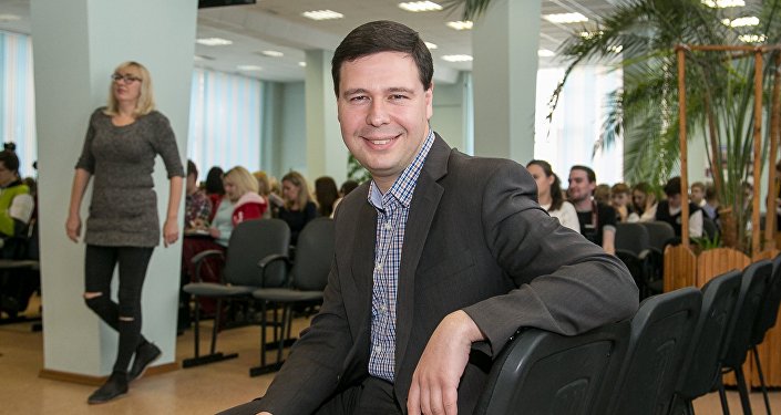 Главный редактор интернет-портала ГРАМОТА.РУ, кандидата филологических наук Владимир Пахомов Главный редактор интернет-портала ГРАМОТА.РУ, кандидата филологических наук Владимир Пахомов